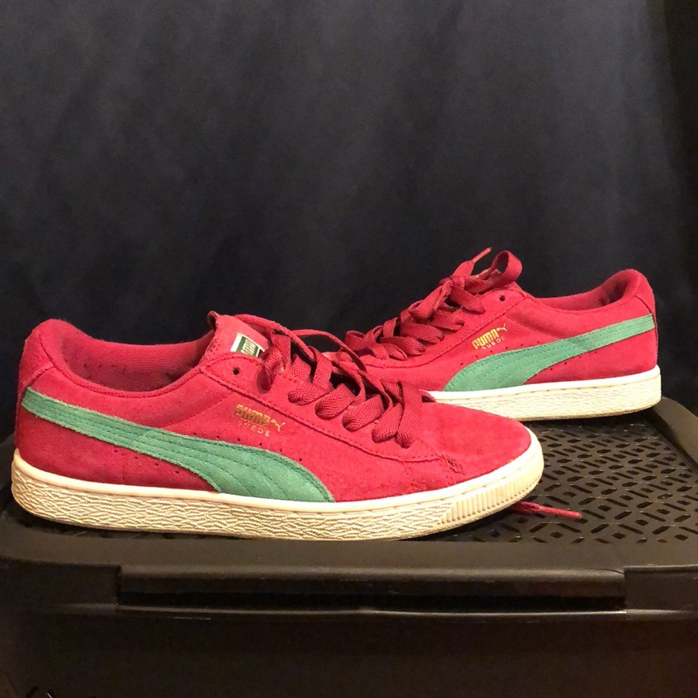 PUMA Women’s Shoe. Size US 7. Pink and Teal Color way with White Bottom.